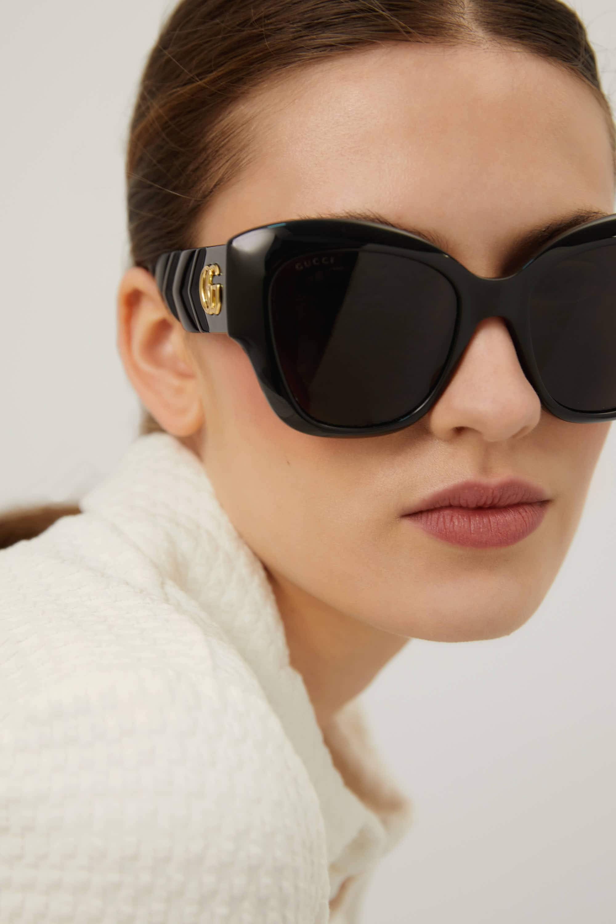 Gucci black cat-eye sunglasses with matalasse temple