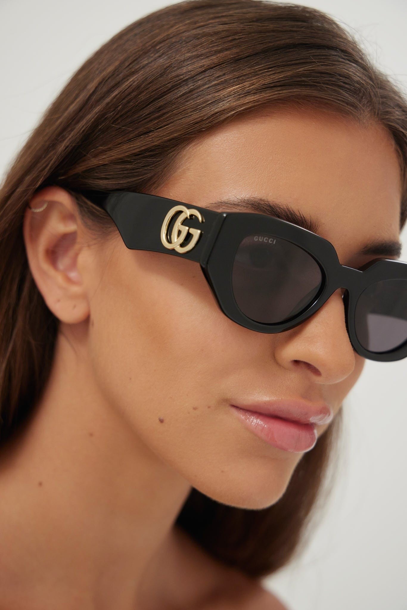 Gucci black round chuncky sunglasses