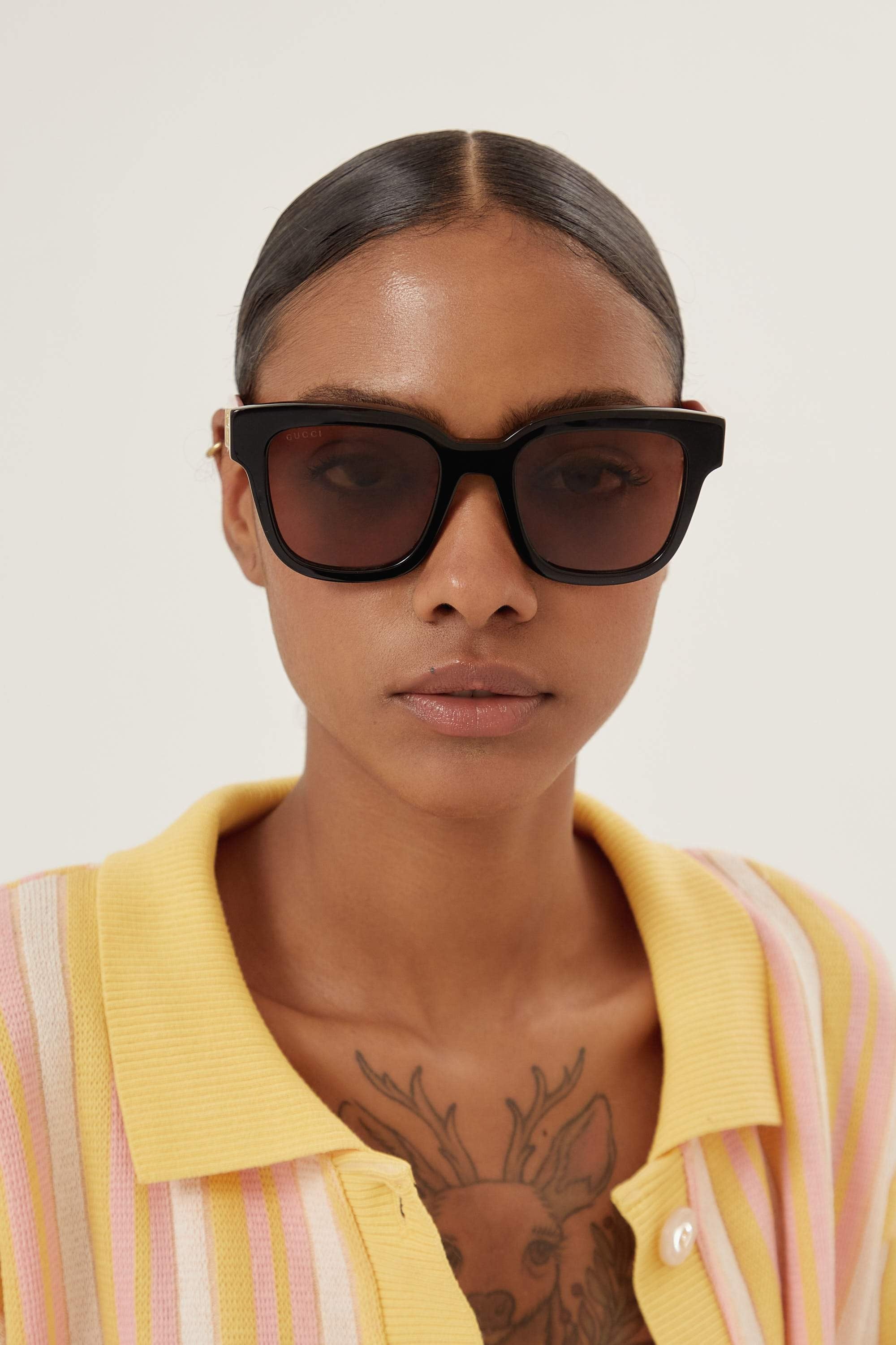 Gucci squared femenine black and marble pink sunglasses